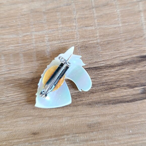 Vintage mother of pearl horse head brooch. - Picture 3 of 3
